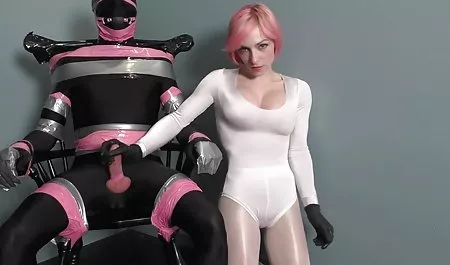 Kız büyükanne genç horoz canlı adult izle tarafından dövülerek
