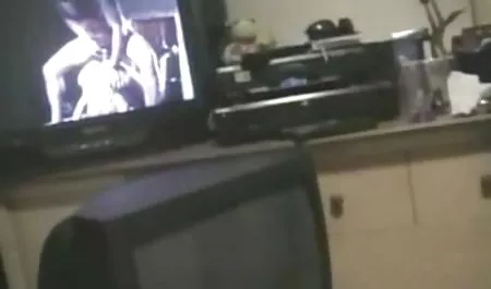 İyi görünümlü Lezbiyenler uzandı ve türkçe adult film onu kedi yemiş alır