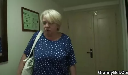 Küçük adult türbanlı Kırmızı Başlıklı göt