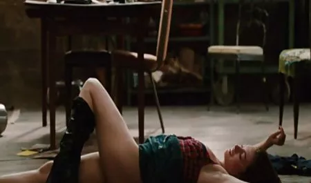 İnek dövmeli kıçını taciz edilmek adult 18 tv izle için Yemyeşil