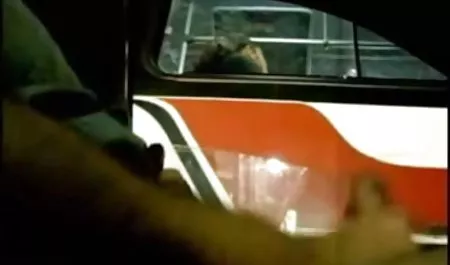 Çekici, güzel ve adult izle tv seksi bir kadın.
